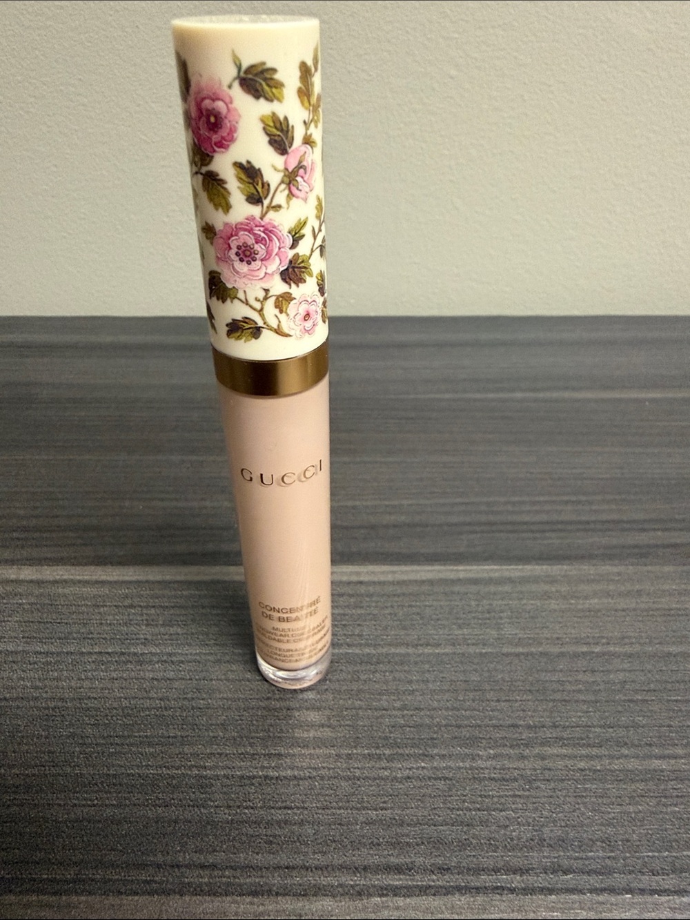 Gucci Floral Cap Concealer in Soft Pink